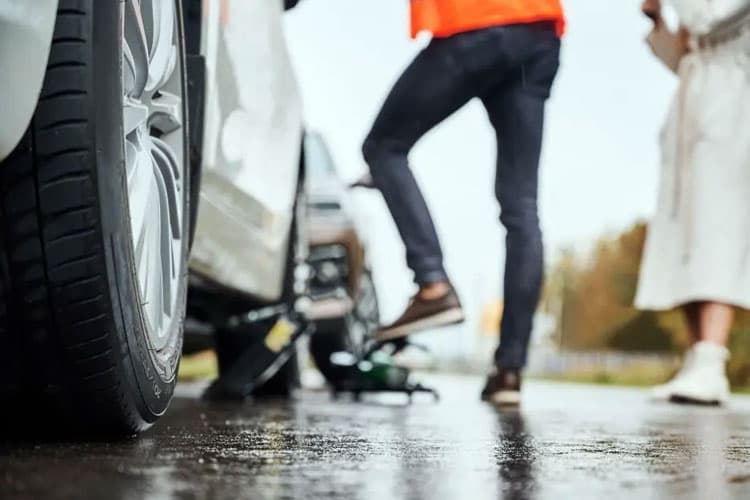 Ban Mobil Pecah di Tol Saat Mudik Lebaran 2024? Lakukan Tips Penting Ini